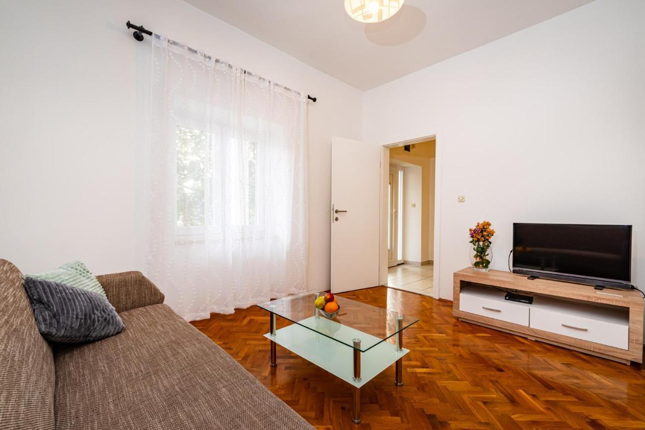 Apartment Eva Maslenica Bagian luar foto